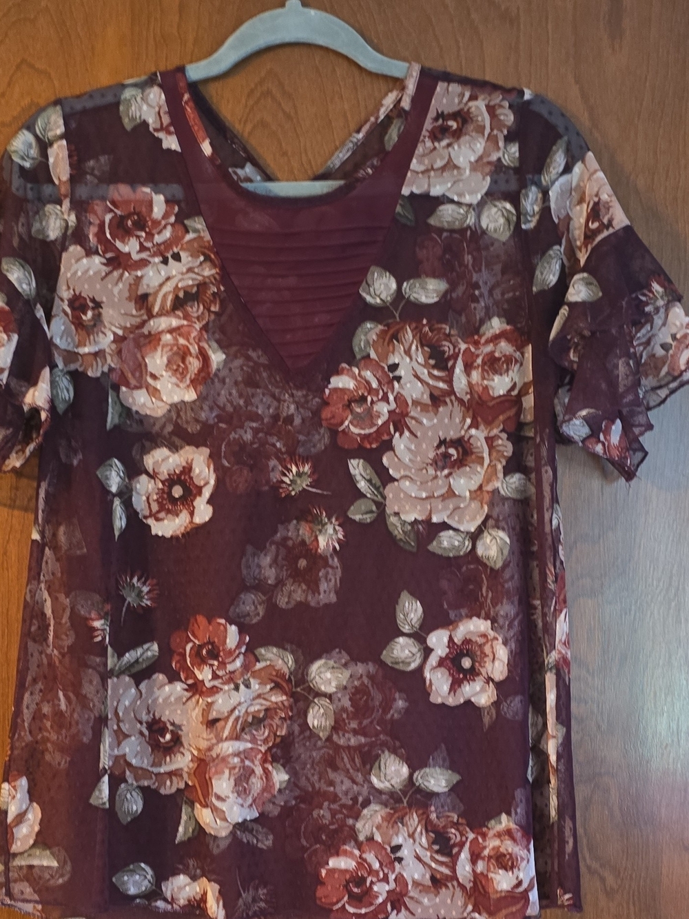 Floral V-Neck Short Sleeve Top in Burgundy
